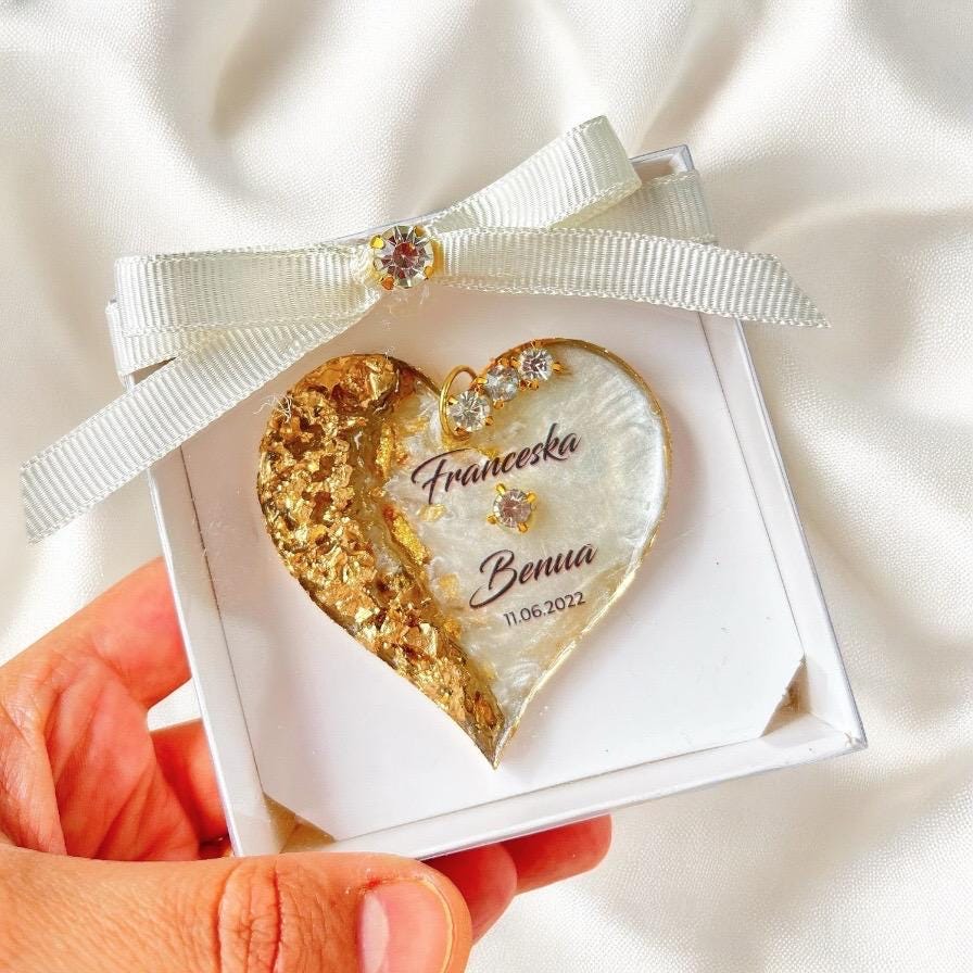 Personalized Gold Heart Wedding Keychain Favors: Elegant Keepsakes, Bulk Wedding Gifts