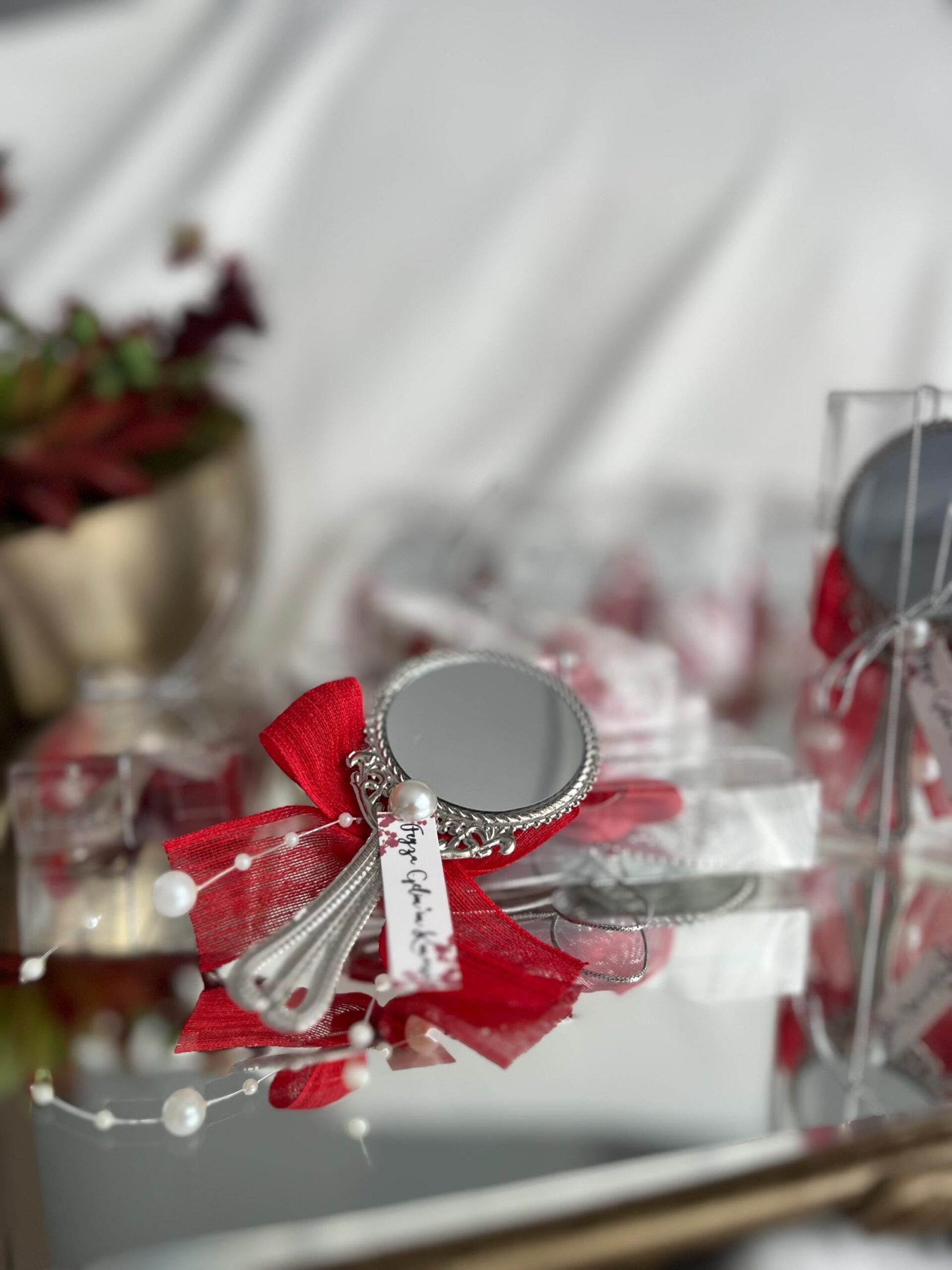Personalized Mirror Wedding Favors, Red Party Gifts, Vintage Style Keepsake with Pearl Accent - Image 4